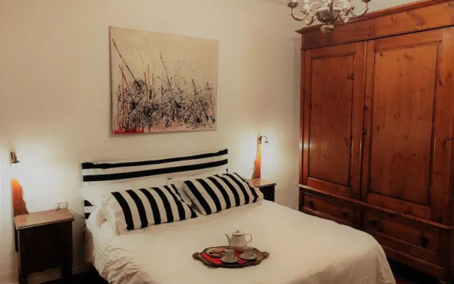 Golden Authentic Florentine Gem, Perfect Location