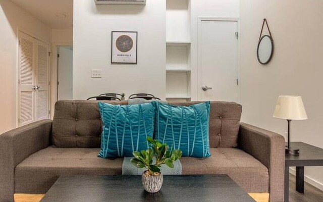 FRONTDESK Fairfax Flats West End Nashville