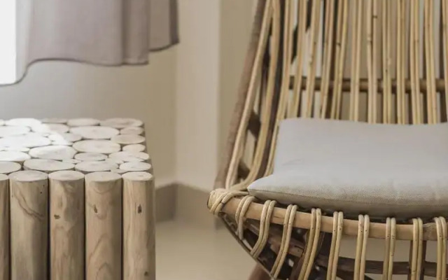 Meliti Waterfront Suites
