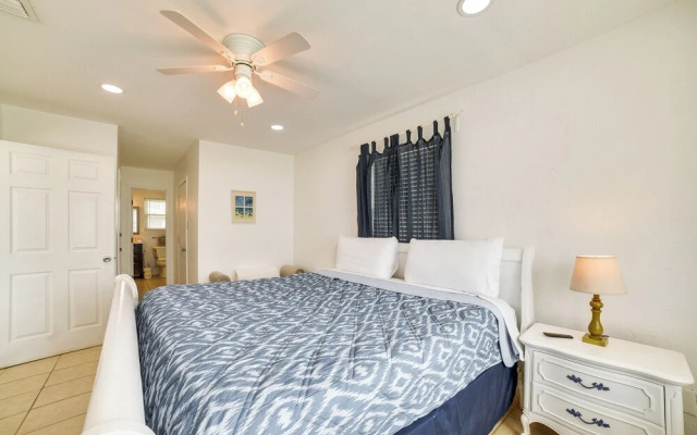 Beachfront Home w/ Pool Access in Galveston!