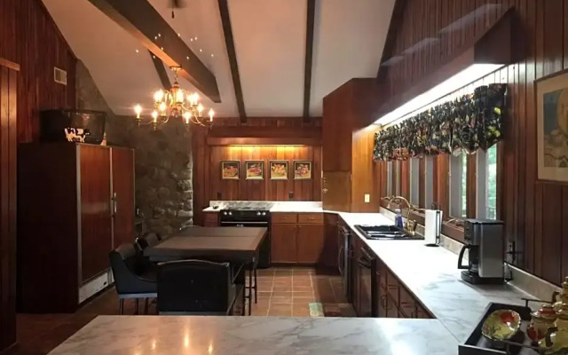 The Lodge in Sugar Hollow