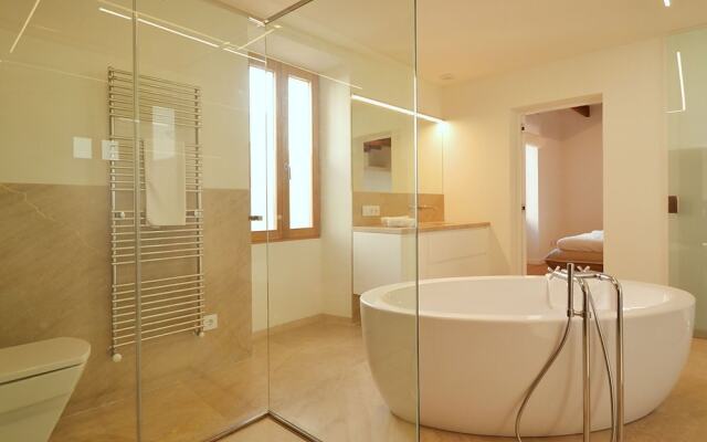 Top Quality Modern Town House in Petra With Private Pool