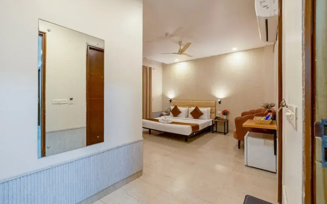 Aadat Hotel Subhash Chowk Gurgaon