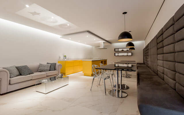 Housi Gomes De Carvalho