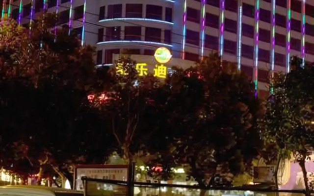 Colourful Season Hotel