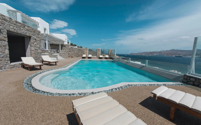 Luxury House with Private Jacuzzi 2A