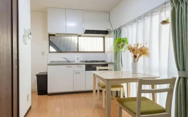 6 Minutes to Shinjuku Station by Train, Max 4 People