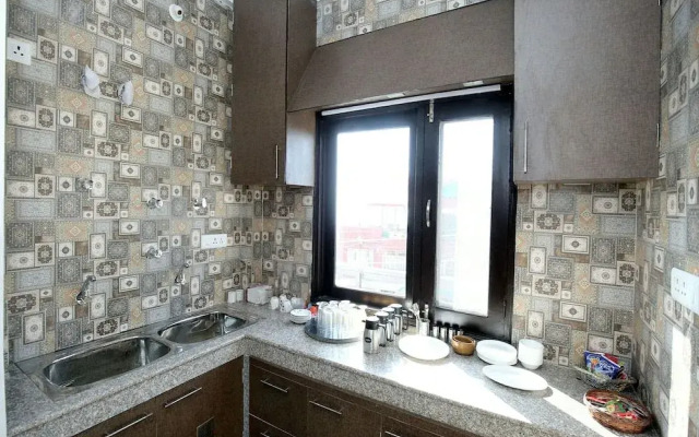 OYO 13307 Home Luxury Stay Shoghi