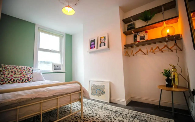 Eclectic seaside 4 bedroom artists residence