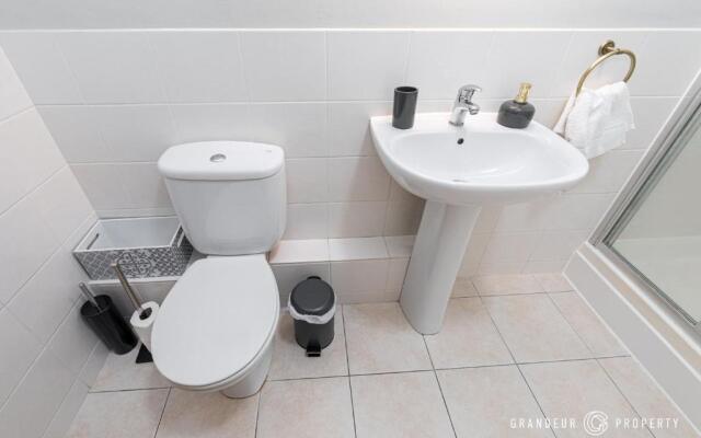 Elegant 2bed Apt- Bmouth Beach Front with Parking