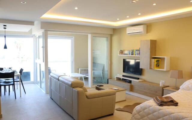Wileg 4A Luxury Studio Apartment with Shared Swimming Pool.