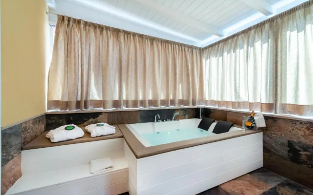 Hotel De La Ville Relais