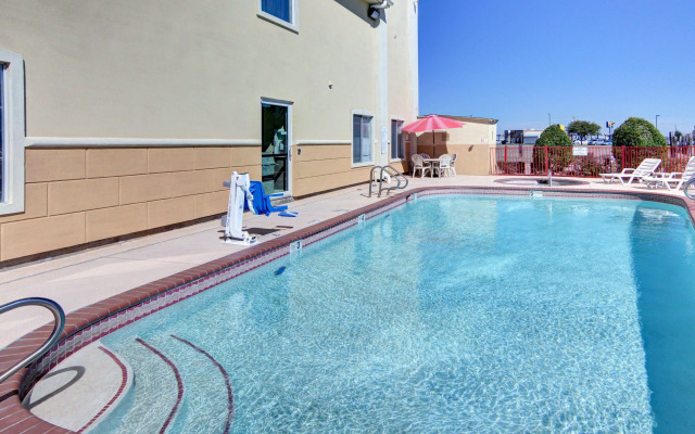 Quality Inn & Suites Terrell