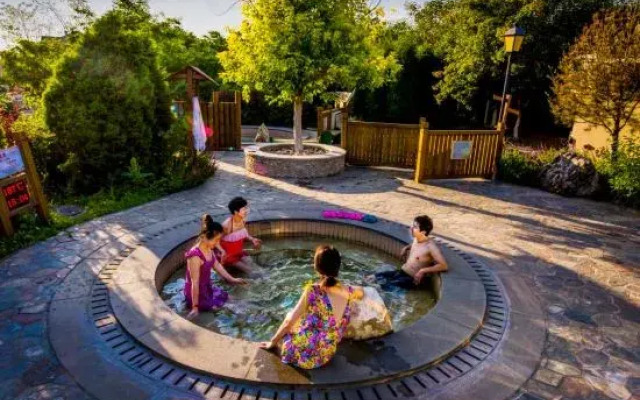 Gaizhou Yujingshan Hot Spring Garden Hotel