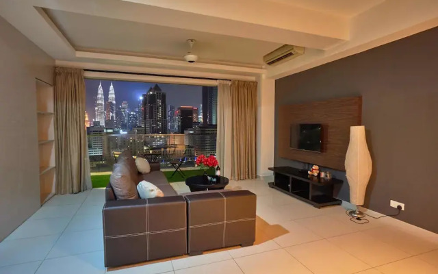 Regalia Residence @ KLCC View Sky Pool by KC