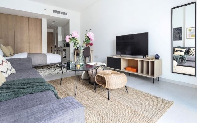 Stunning Studio w/ Burj Khalifa View!