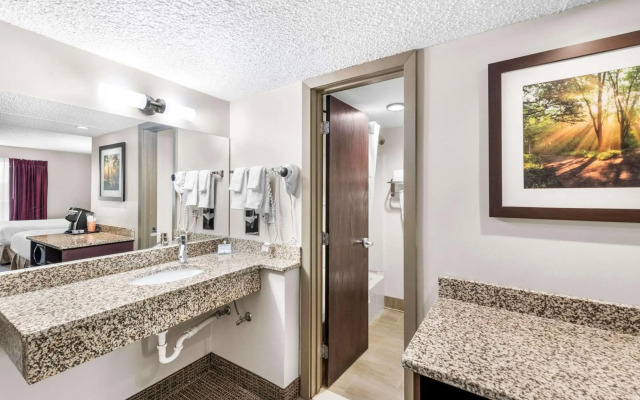 Quality Inn & Suites Columbus