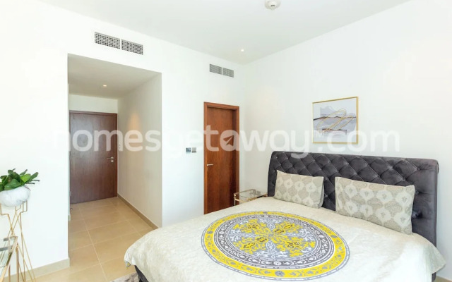 Homesgetaway- 2BR in Marina Gate Tower 2