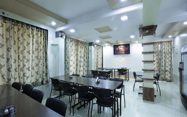 OYO 4198 Hotel Shri Sai Murli