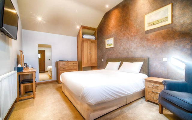 Restaurant at Red Lion Hotel