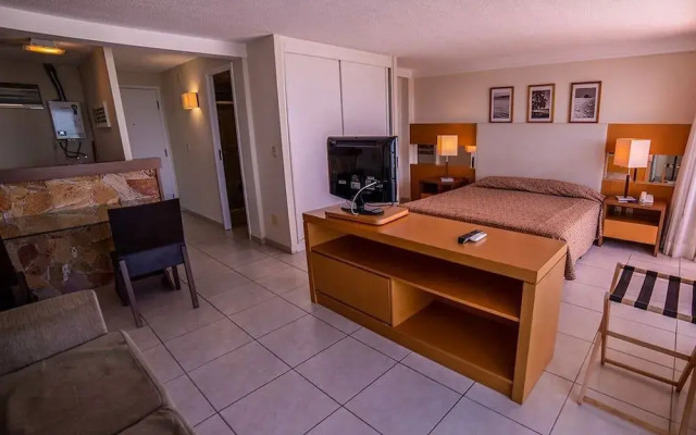 Flats com ampla varanda - 150m da Praia de Ponta Negra