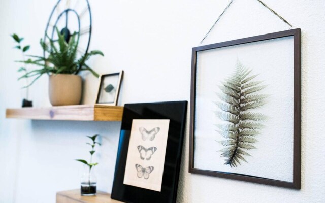 The Brownstone - 1 Block From Dtwn Square