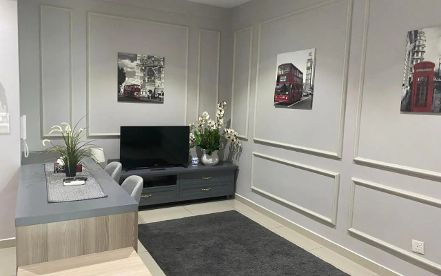 Hill 10 Residences I-City by Beestay