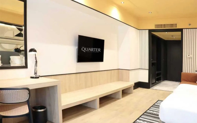 The Quarter Saphankhwai by UHG