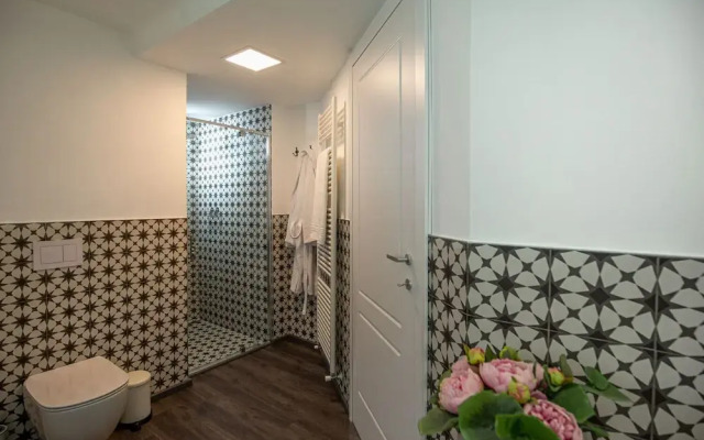 Maji Como Lake Apartments