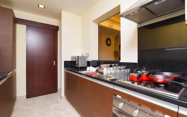 OYO Home 161 1BHK Taj Grandeur Palm