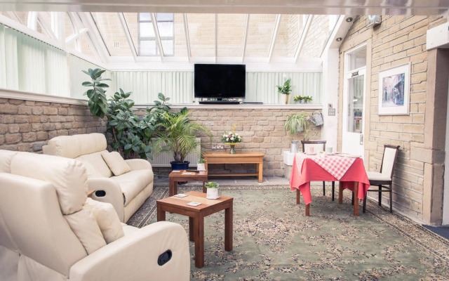 Huddersfield Central Lodge Hotel