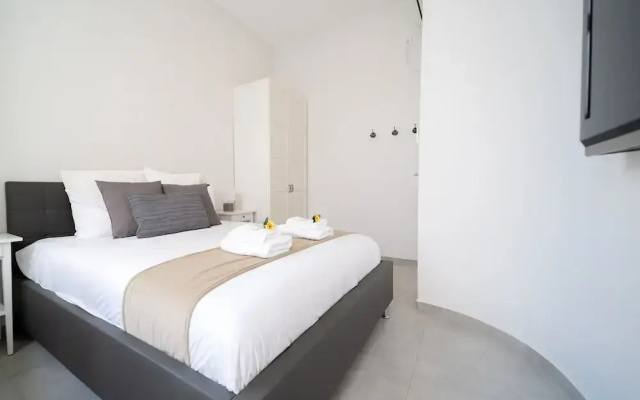 YalaRent Boutique apartments in Jaffa's flea market - Families only