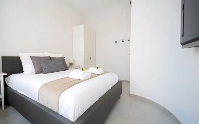 YalaRent Boutique apartments in Jaffa's flea market - Families only