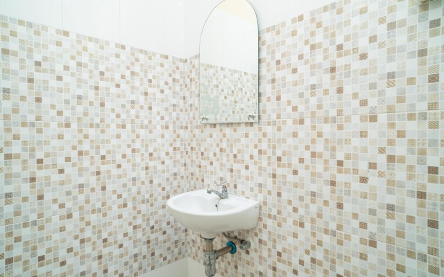 RedDoorz Plus Syariah near Pasar Turi