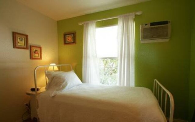 Penny's Place Inn Paradise