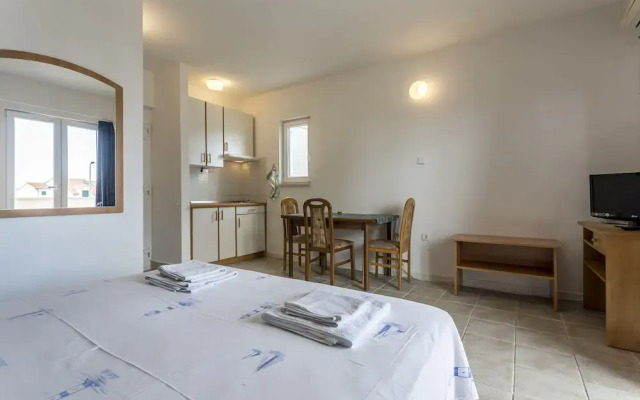 Bol Apartments Gospojica