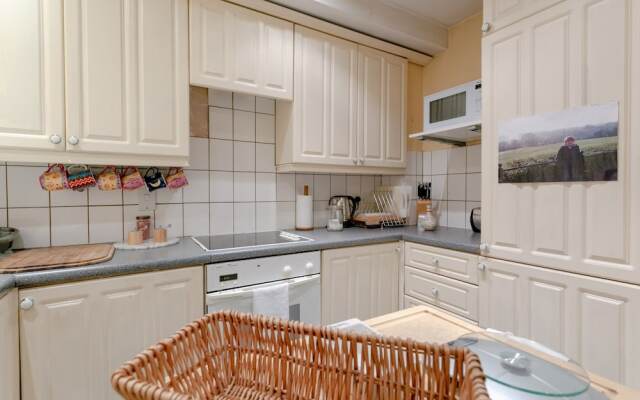 2 Bedroom Apartment With Garden in Chelsea