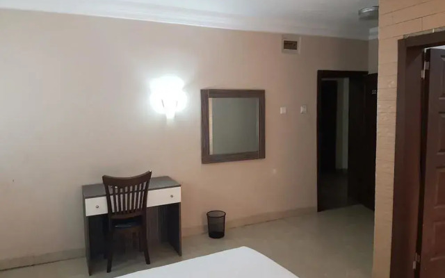 Emzrel Hotel & Suites