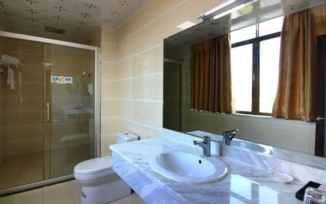 Guanghe Business Hotel (Shaoguan Fengcai Experimental School)
