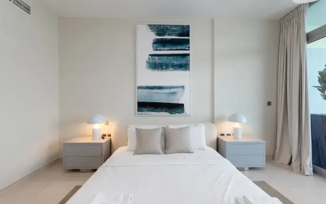 Urban 1BR Palm Apt w Beach Access