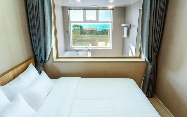 Rich Hotel