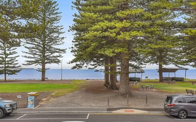 Breeze Beachfront Apartment no 1 - First Floor