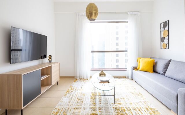 Radiant & Alluring 1BR Apartment W/ Marina Views