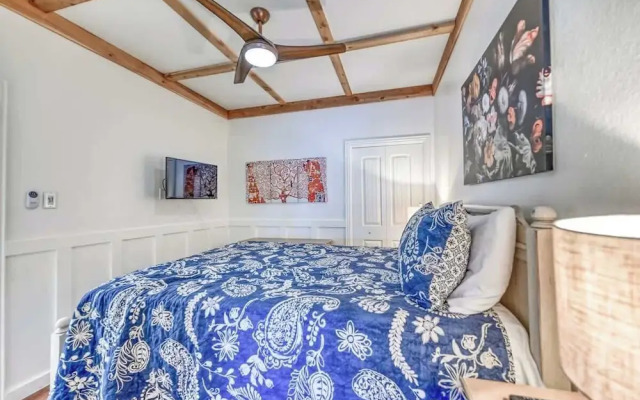 Luxurious Riverfront Condo Just 1 Blk to Schlitterbahn!