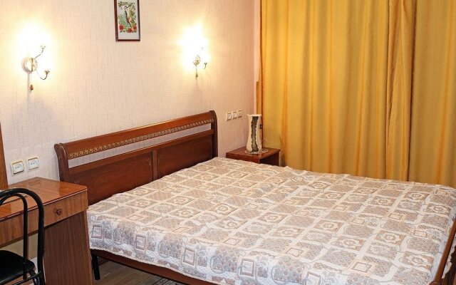 Guest House on Ulitsa Tolstogo