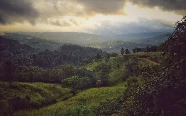 Land's End, Kandy