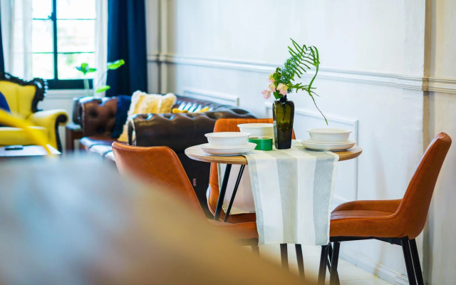 Cozy and quirky Wolf Apartment