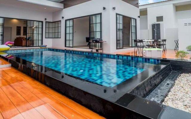 J Pool Villa Huahin