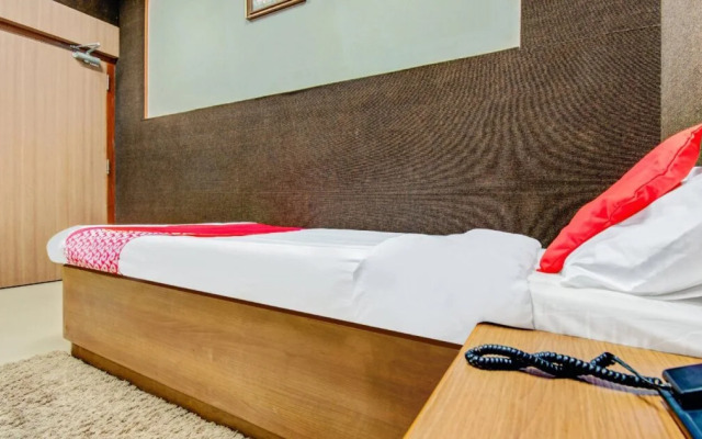 OYO 1327 Inchara Hotel