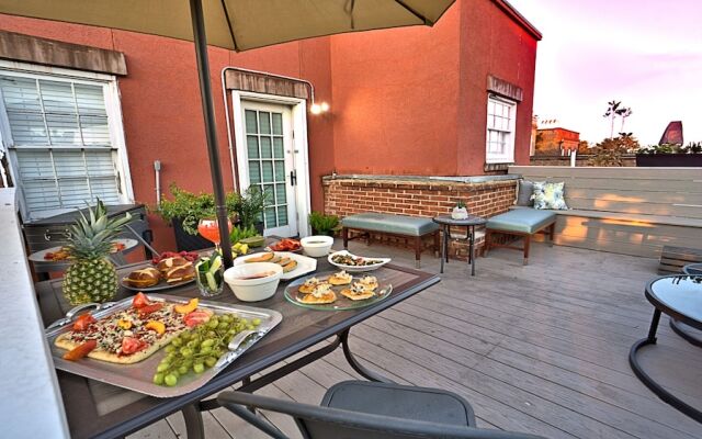 Sprawling Penthouse with Rooftop Deck Blocks from the River